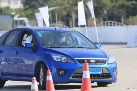 车祸这么多该咋办？8个窍门避免交通事故