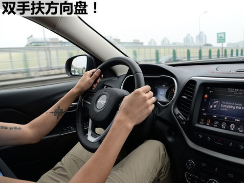 别拿生命当儿戏！高速公路行车注意事项