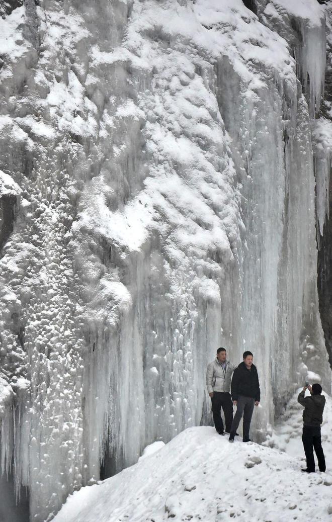 自驾|成都车主必去：绝美冰凌倒挂岩壁