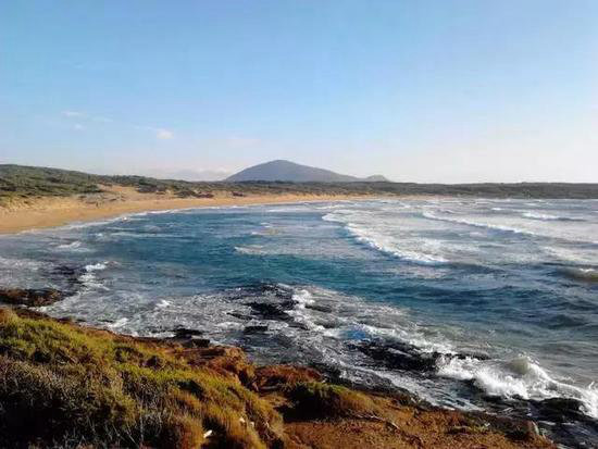 优衣库算个卵！自驾去国外天体沙滩开眼界