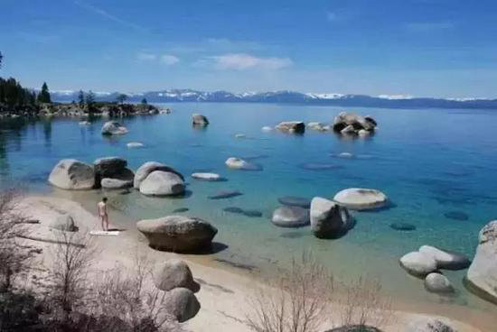 优衣库算个卵！自驾去国外天体沙滩开眼界