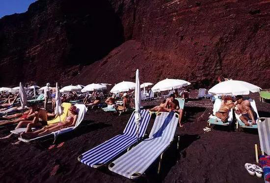 优衣库算个卵！自驾去国外天体沙滩开眼界