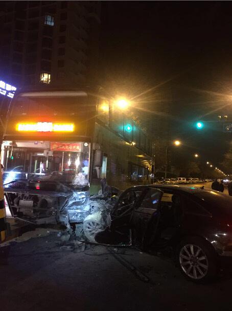 男子赶走代驾酒后驾车 与公交相撞身亡