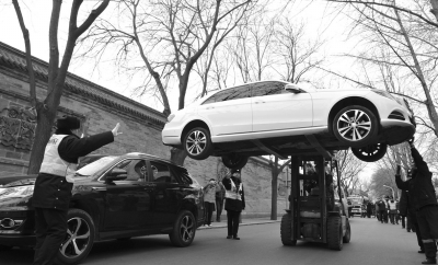 遮挡号牌违停车拖走扣15分