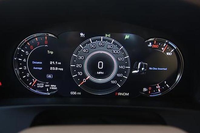 CT6似乎也是一样，在一片如潮般赞美声中华丽走来，也只是只闻其声。