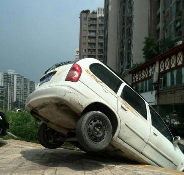 这些司机开车的水平也太牛了，看完无言以对！