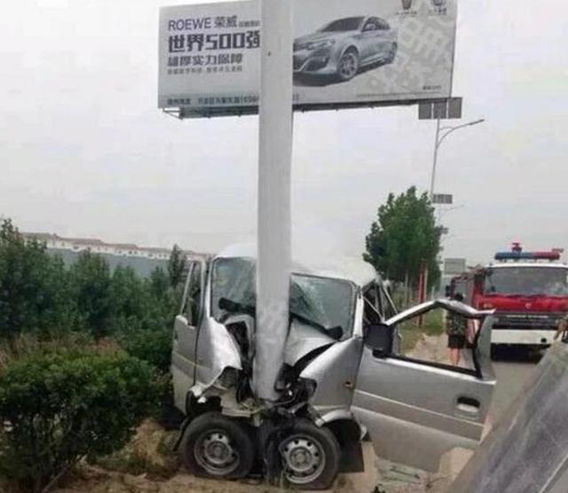 这些司机开车的水平也太牛了，看完无言以对！