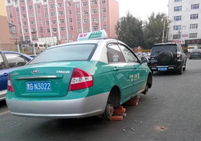 这些司机开车的水平也太牛了，看完无言以对！