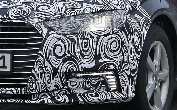 换装家族前脸 奥迪新款A3 e-tron谍照