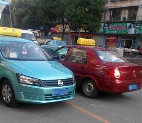 开车上路，哪些行为曾让你吐脏字？