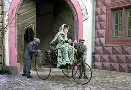 梅赛德斯-奔驰北区“星徽女神”大片缤纷启幕