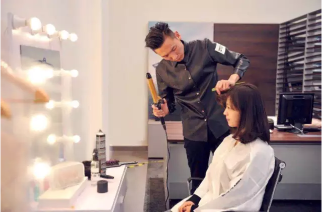 梅赛德斯-奔驰北区“星徽女神”大片缤纷启幕