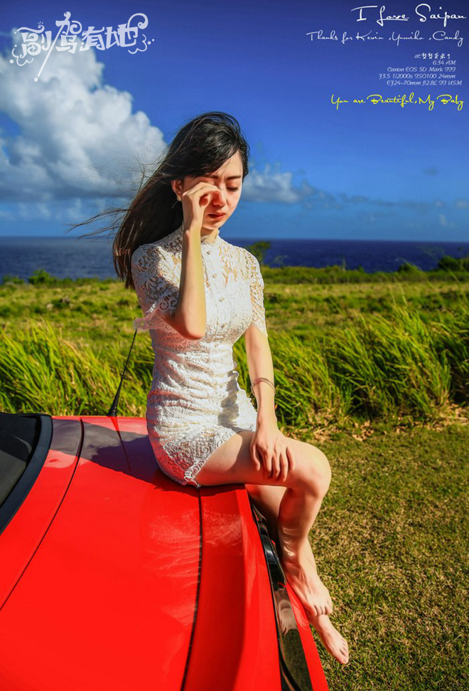 海风下的束腰长裙 妹纸竟在石缝中换衣服