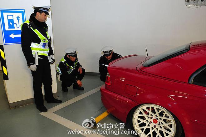 北京改装车聚会 多辆豪车被查