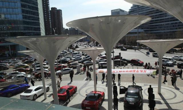 传说中的京城十少聚餐！那么多豪车+保镖