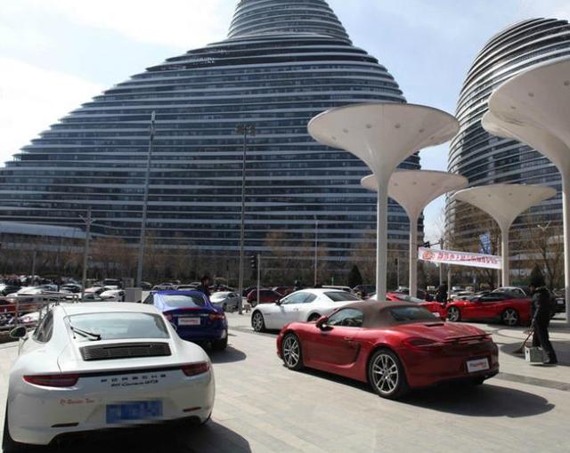 传说中的京城十少聚餐！那么多豪车+保镖