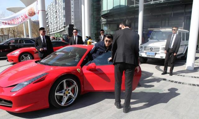 传说中的京城十少聚餐！那么多豪车+保镖