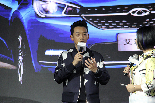 跑男郑凯莅临发布会现场