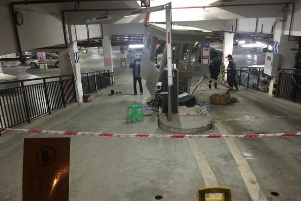 误把油门当刹车不得了 女司机又犯重案！