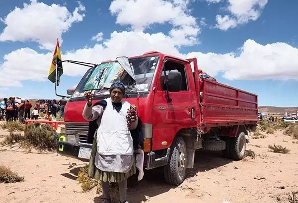 网红从达喀尔活着回来啦！还被副总统强吻