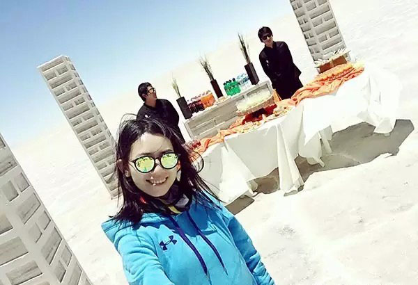 网红从达喀尔活着回来啦！还被副总统强吻