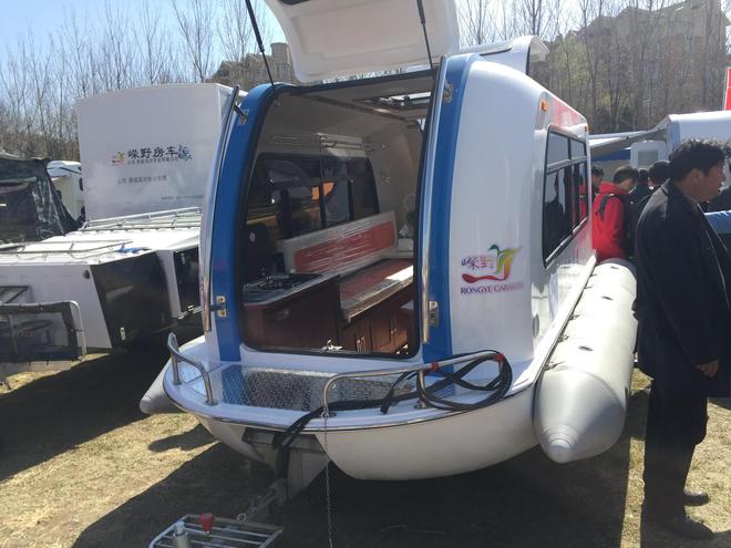 首发!水陆两栖拖挂房车亮相北京房车展