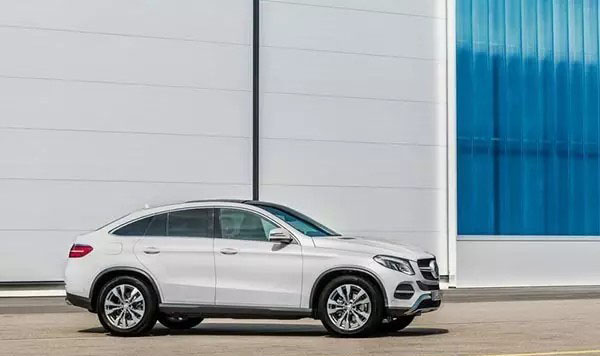 冬奥来了 小鹅辣评真伪滑雪者之车