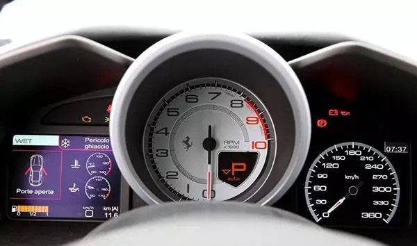 冬奥来了 小鹅辣评真伪滑雪者之车