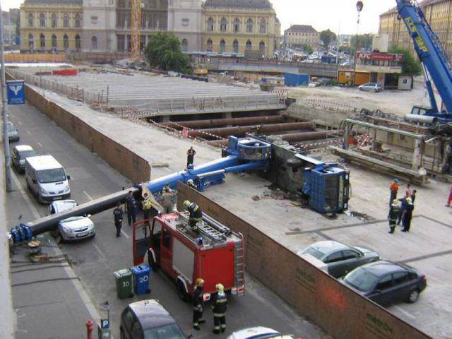 防不胜防呐 车停路边车主回来就被惊呆了