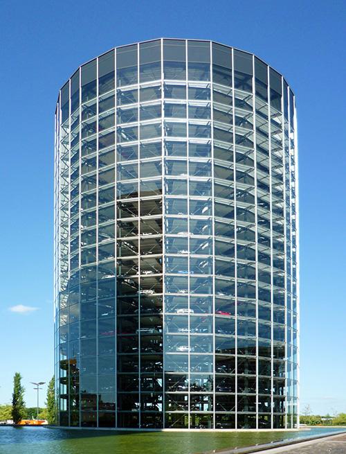 看看德国的自动停车场！一个大写的牛！