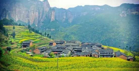 这才是小长假该去自驾旅行的原始天堂