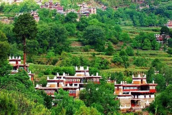 这才是小长假该去自驾旅行的原始天堂