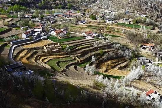 这才是小长假该去自驾旅行的原始天堂