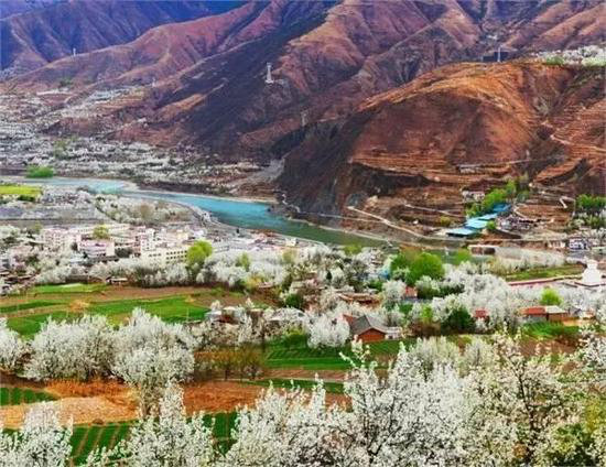 这才是小长假该去自驾旅行的原始天堂