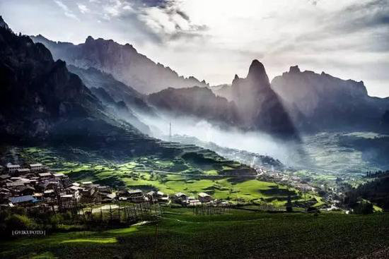 这才是小长假该去自驾旅行的原始天堂