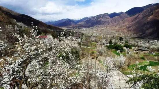 这才是小长假该去自驾旅行的原始天堂