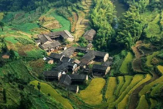 这才是小长假该去自驾旅行的原始天堂