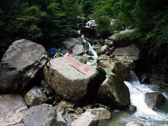 这才是小长假该去自驾旅行的原始天堂