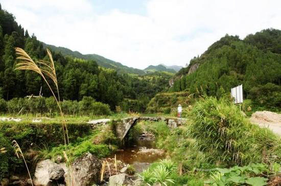 这才是小长假该去自驾旅行的原始天堂