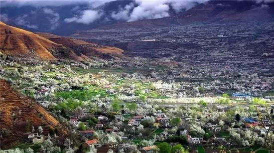 这才是小长假该去自驾旅行的原始天堂