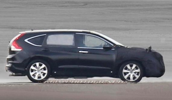 此前曝光的新CR-V套壳测试车
