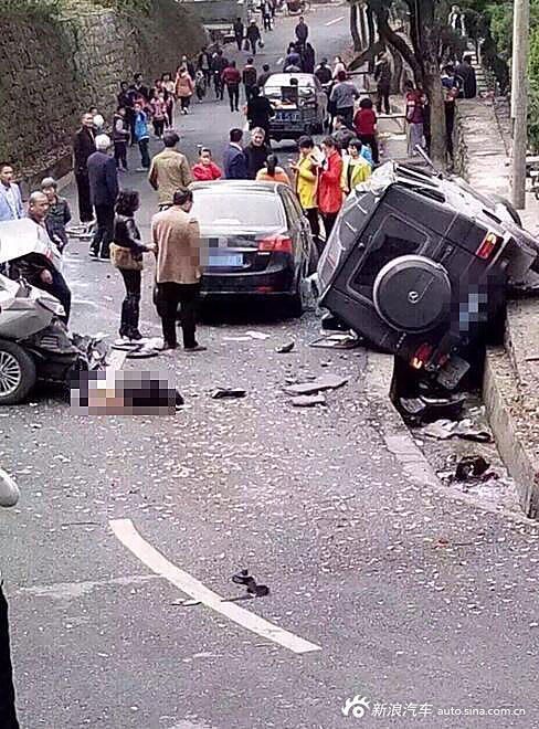 杭州公墓内豪车冲撞行人9人死伤