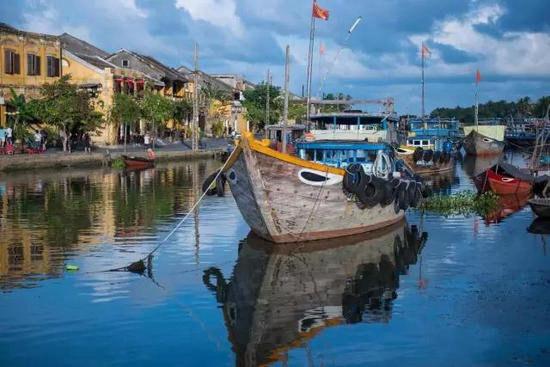 屌丝翻身高富帅 全球9大穷游自驾目的地