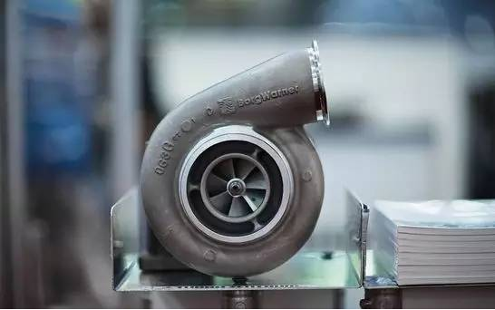 瑞士人Alfred Büchi 发明了涡轮增压器，并获得了专利