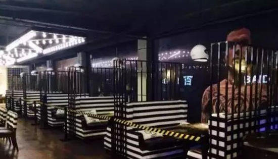 跳钢管舞的鸡？自驾那些神级别的奇葩餐厅