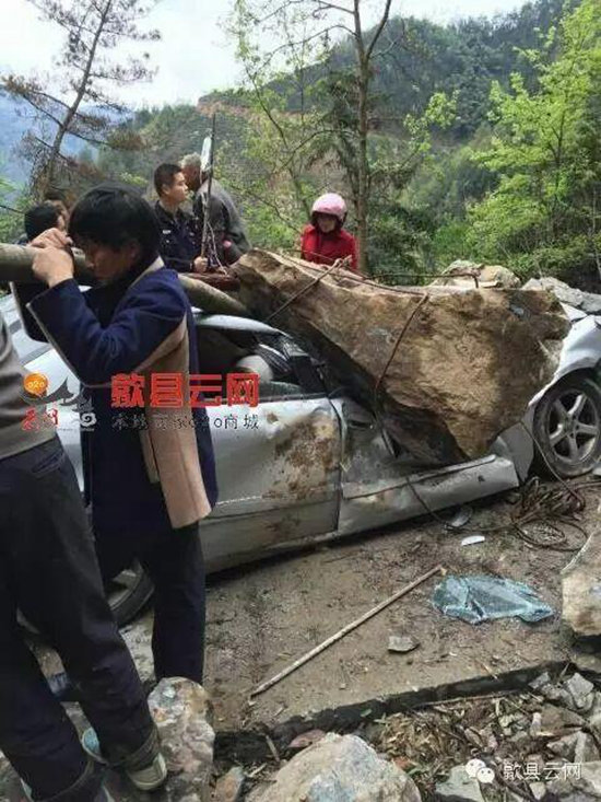 自驾途中离奇身亡？预感不祥让家人下车