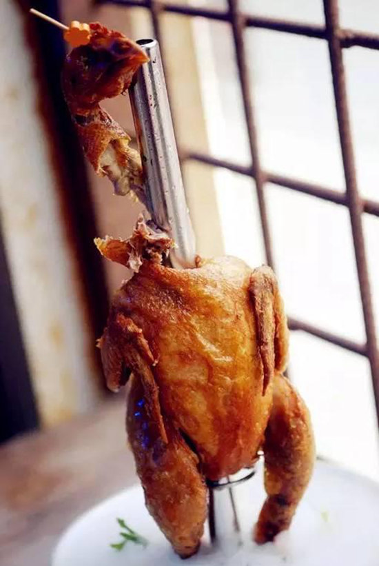 跳钢管舞的鸡？自驾那些神级别的奇葩餐厅