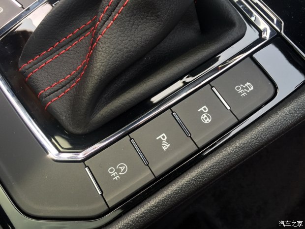 搭载2.0TSI发动机 凌渡GTS内饰谍照曝光