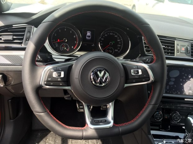 搭载2.0TSI发动机 凌渡GTS内饰谍照曝光