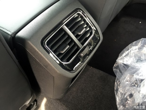 搭载2.0TSI发动机 凌渡GTS内饰谍照曝光